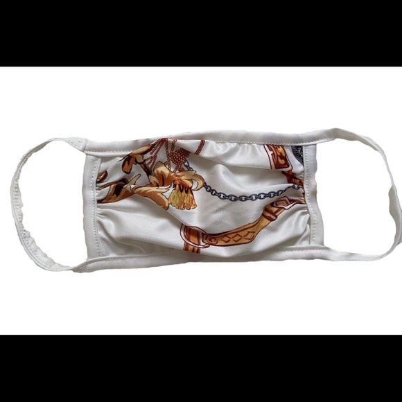 2 Pack silky Face Masks - Picture 5 of 6